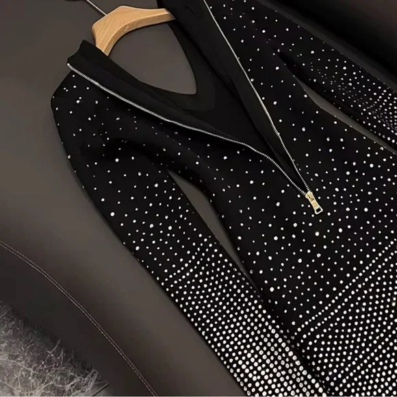 Luxurious Black Mini Evening Dress Covered in Sequins - Picture 4 of 8